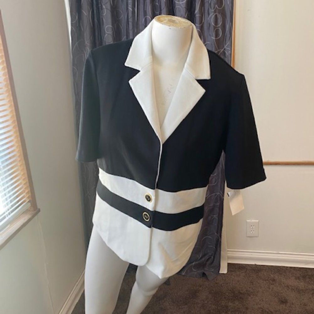 Brownstone Studio Black/White stripe 2 button short sleeve blazer, size S